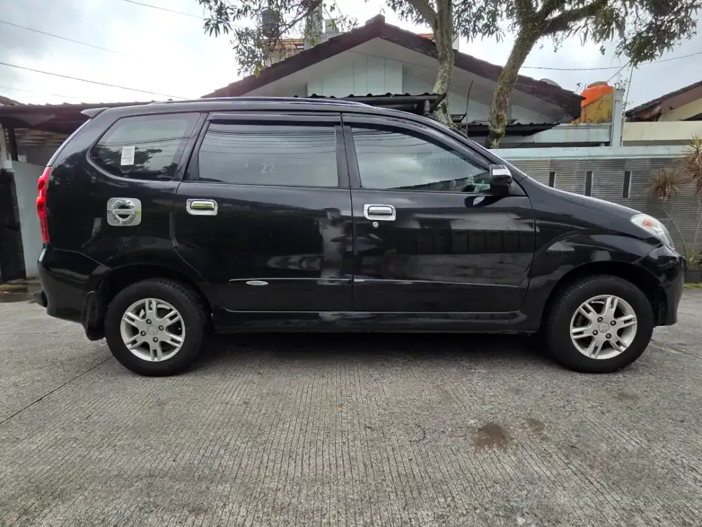 Daihatsu Xenia Xi Sporty Trans Matic 1.3 VVTI  Hitam Metalik  2011