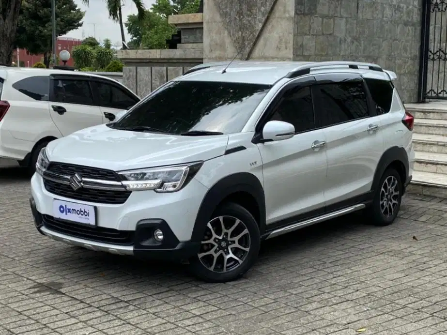 LIKE NEW Suzuki XL7 1.5 Alpha Bensin-AT 2021 Putih LAAY