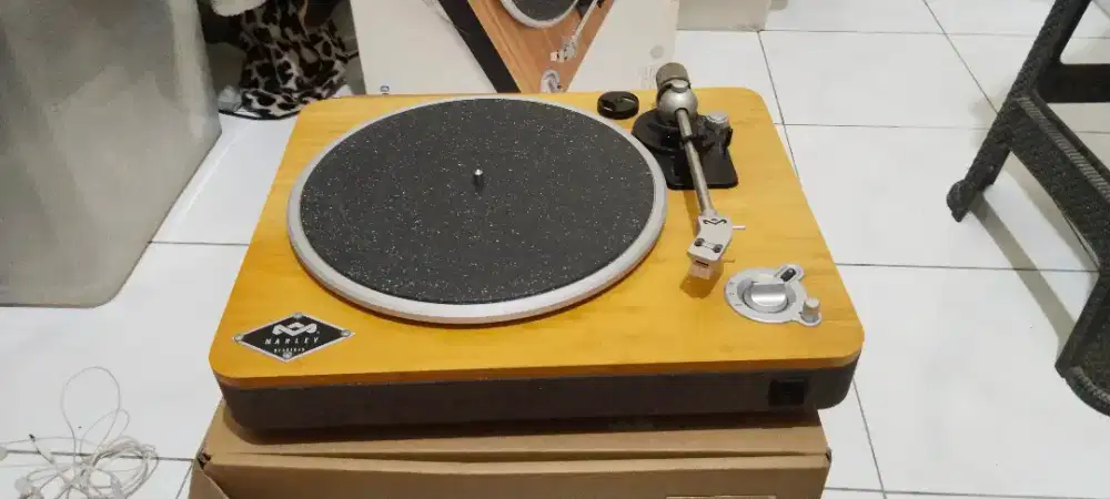 Pemutar vinyl piringan hitam turntable merk marley