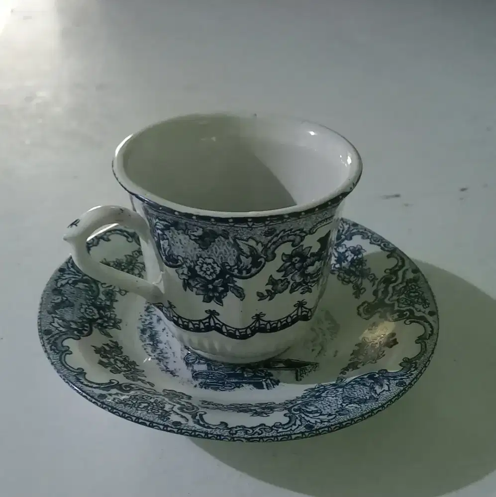 Cangkir antik monalisa