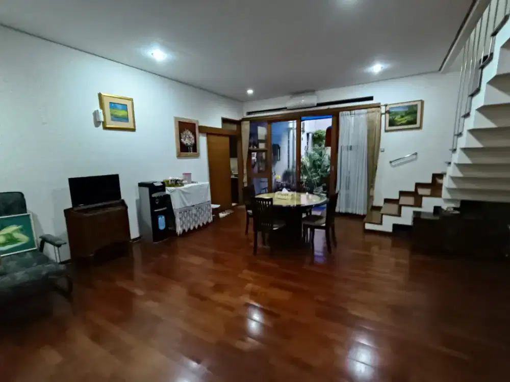 Disewakan Rumah 2 Lantai Semi Furnish di Jl. Lembah Sukaresmi Kota Bandung