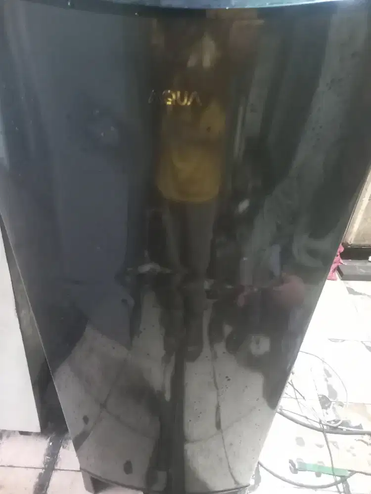 Di jual kulkas 1 pintu Aqua normal