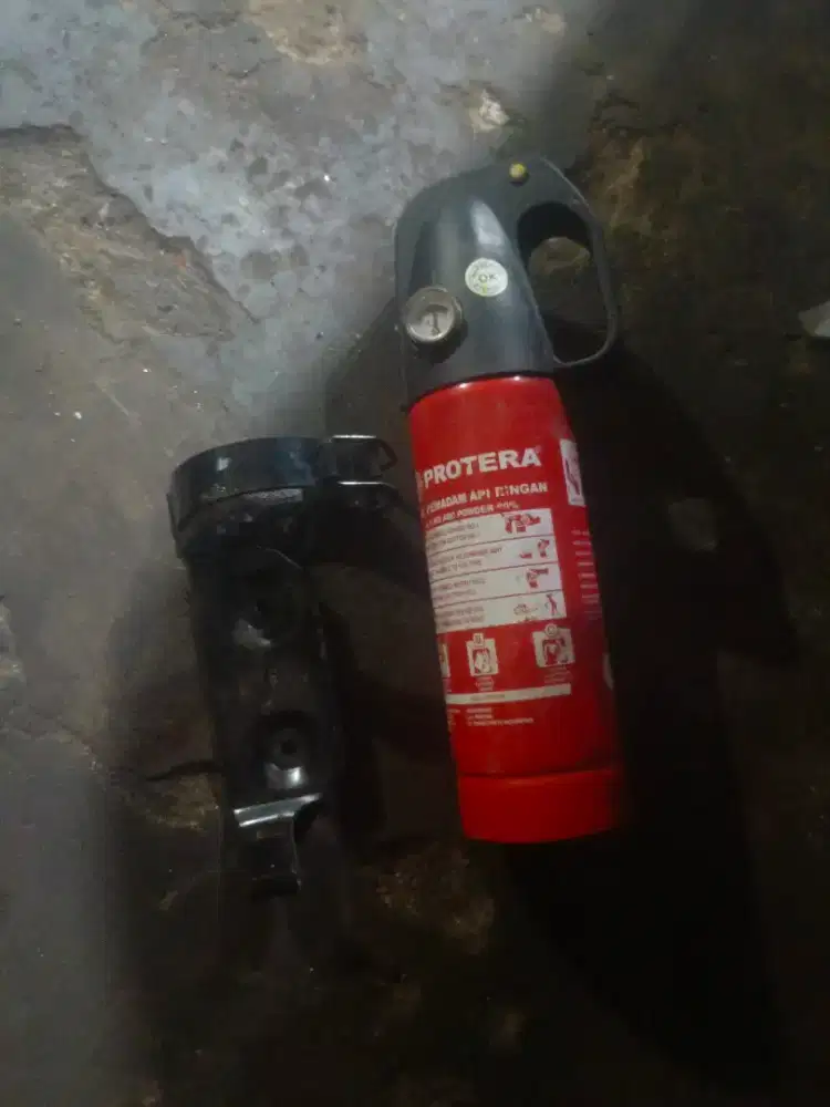 Apar pemadam api mobil