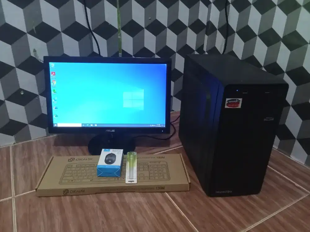 Komputer 1 Set Tinggal Pakai
