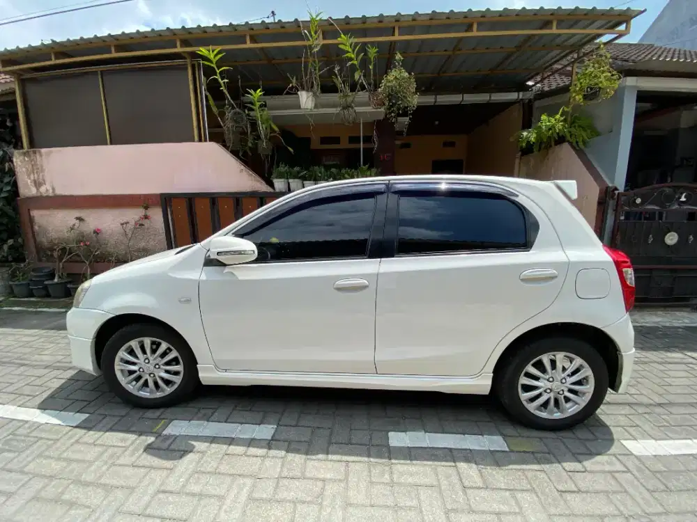 Jual mobil toyota etios manual 2013