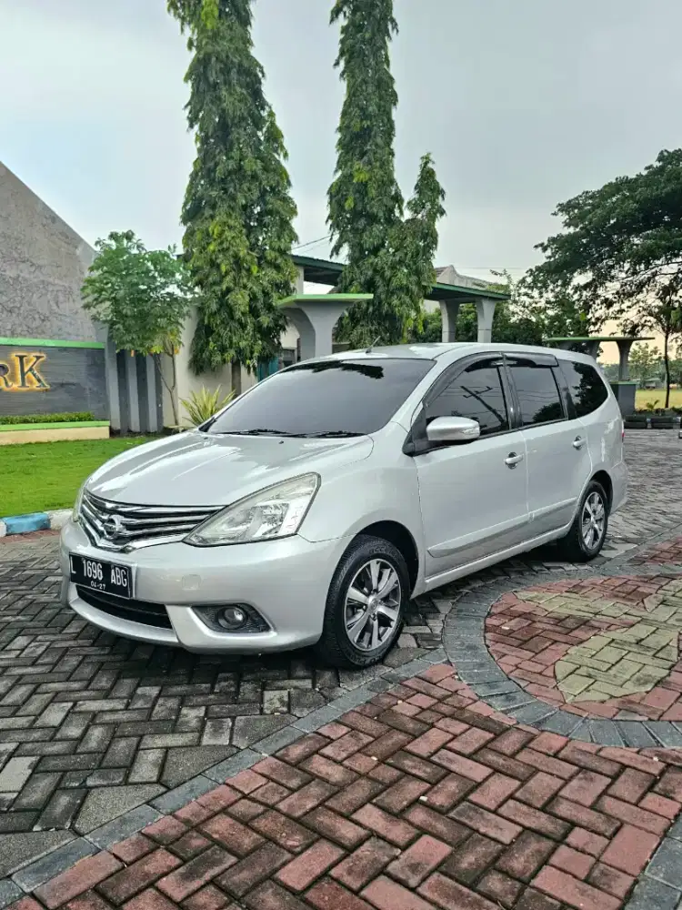 Kredit Dp 5jt,grand livina 1.5 XV matic 2017