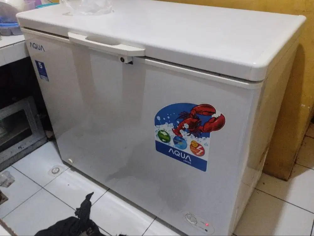 Dijual frezeer merk aqua ukuran 800l