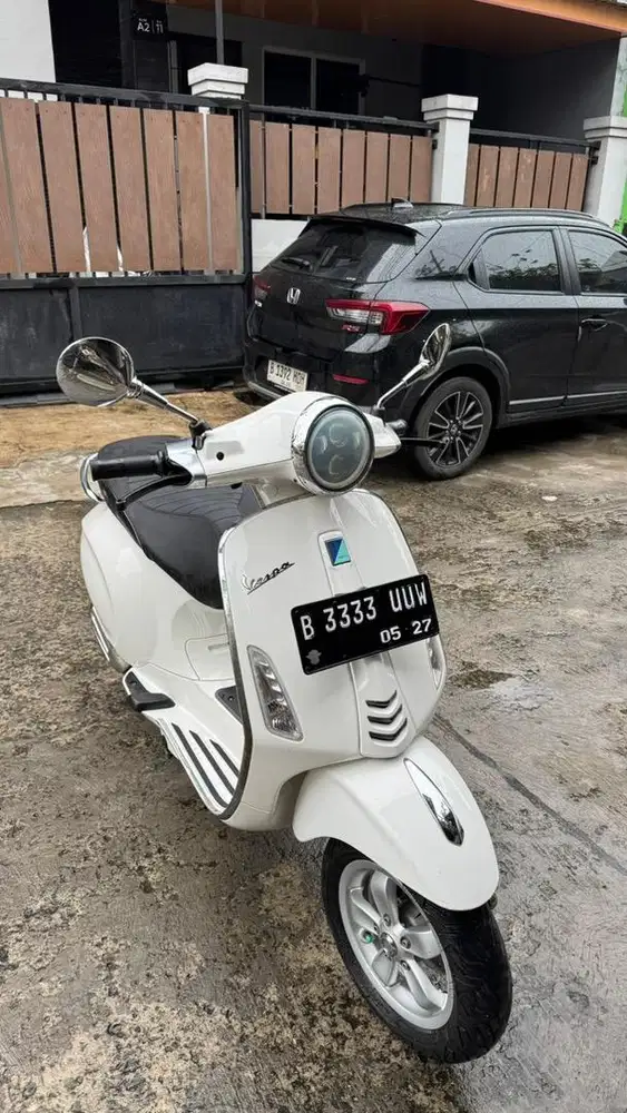 Vespa Primavera 150 IGET Tahun 2017 Warna Putih Piaggio Nopol Cantik