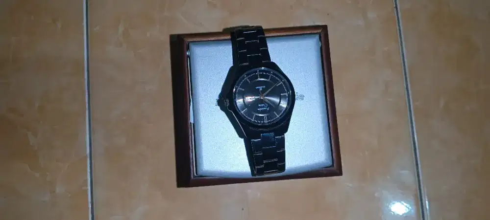 Jam tangan pria elegan