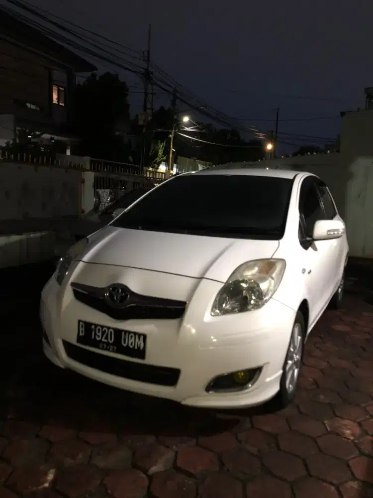Yaris E AT 2011 km rendah fullset