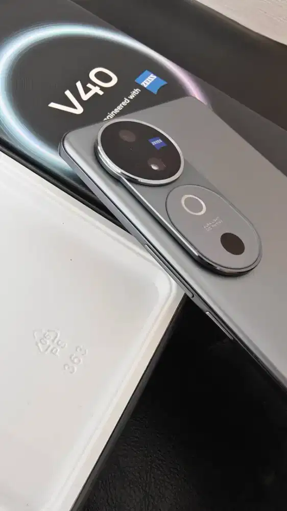 Vivo V40 5G 12/256 bekas resmi/ Layar Curve