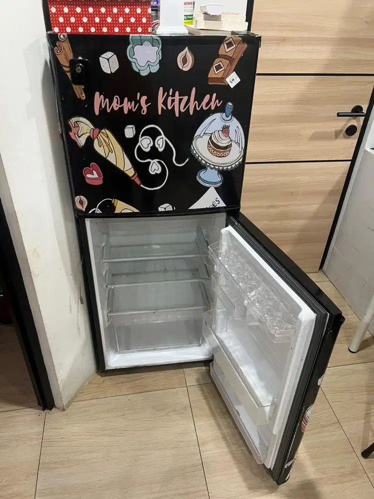 Kulkas dua pintu sharp