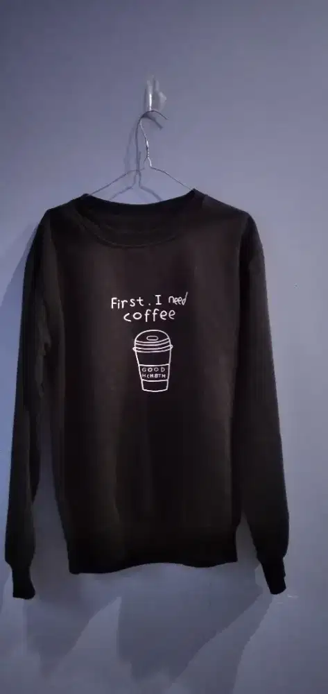 Sweater Hitam Wanita – Kondisi Sangat Bagus, No Minus