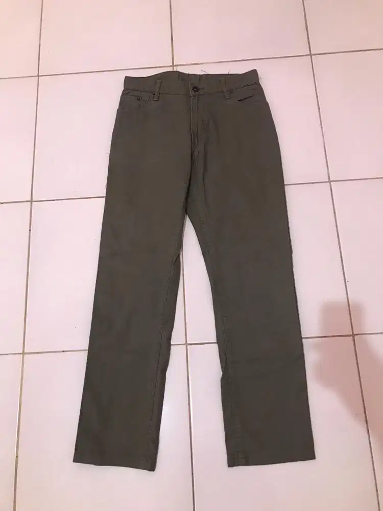 Celana jeans uniqlo hijau