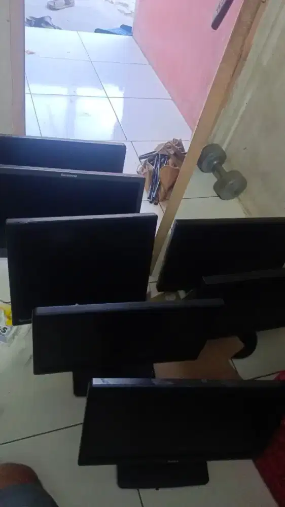 Monitor 19 inch dan 17 inch