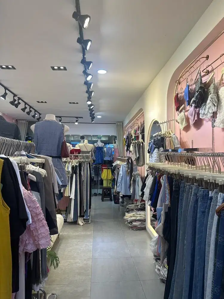 DICARI KARYAWATI JAGA TOKO BAJU