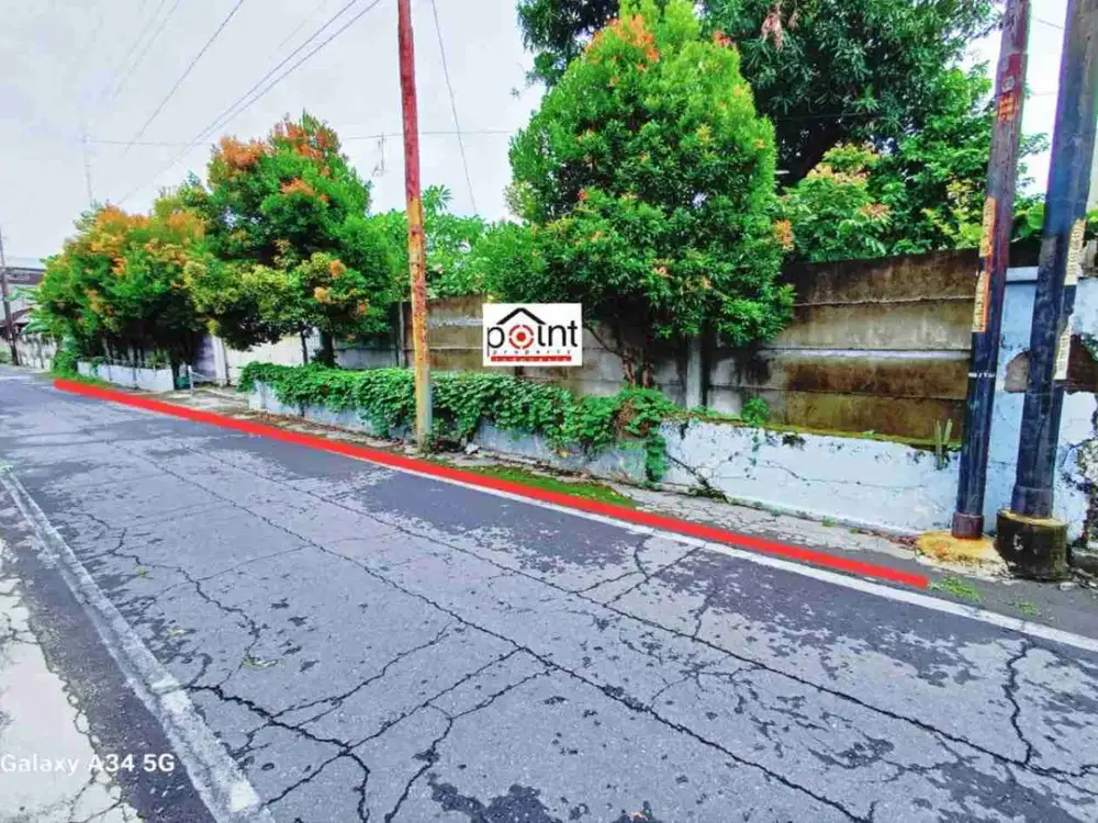 Tanah Luas Tengah Kota Solo dekat Jl. veteran luas 1298m²