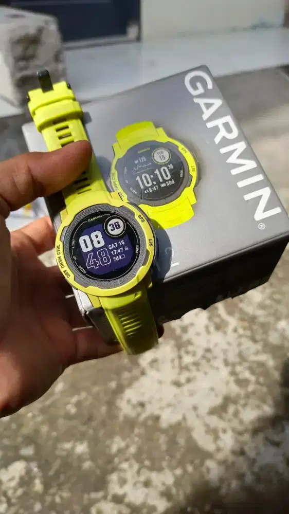 Jam smartwatch Garmin instinct 2 lime