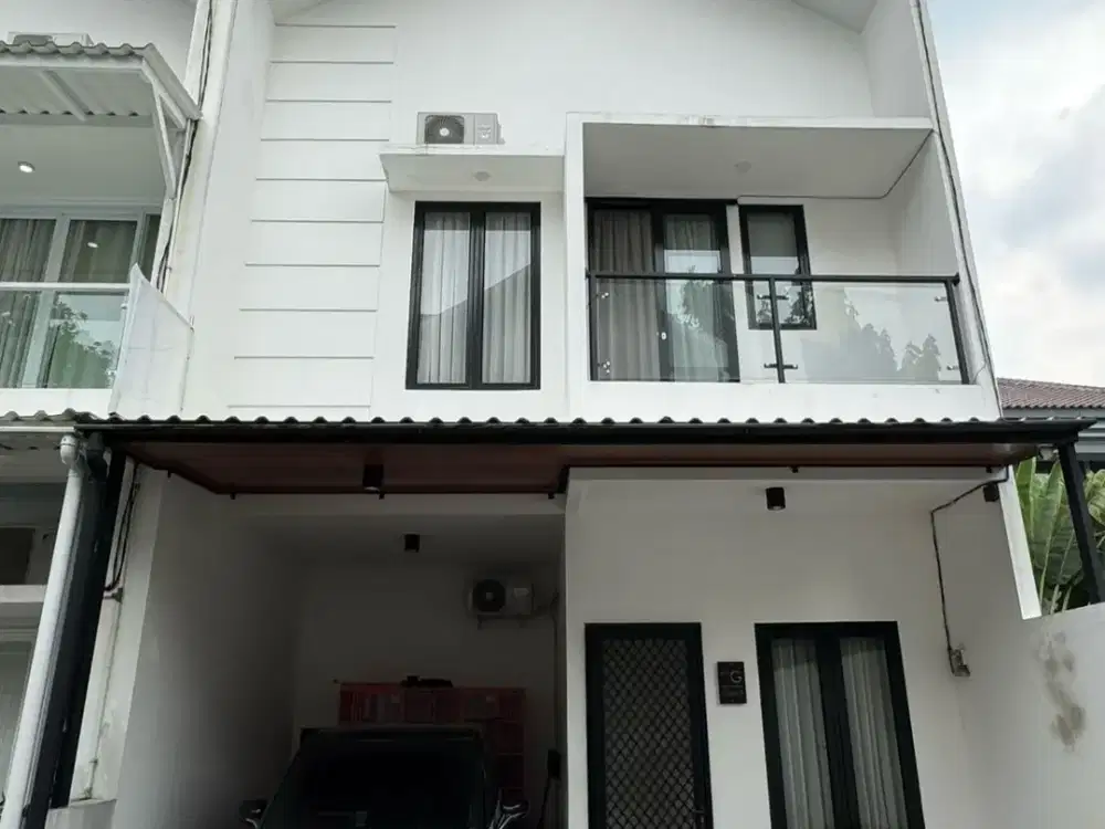 Rumah cantik 3 lantai semu furnish Casa 9 Cilandak Jakarta Selatan