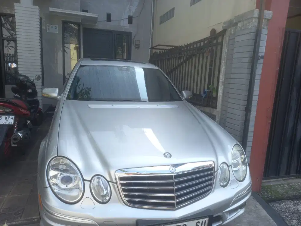 Mercedes-Benz E240 2004 Bensin