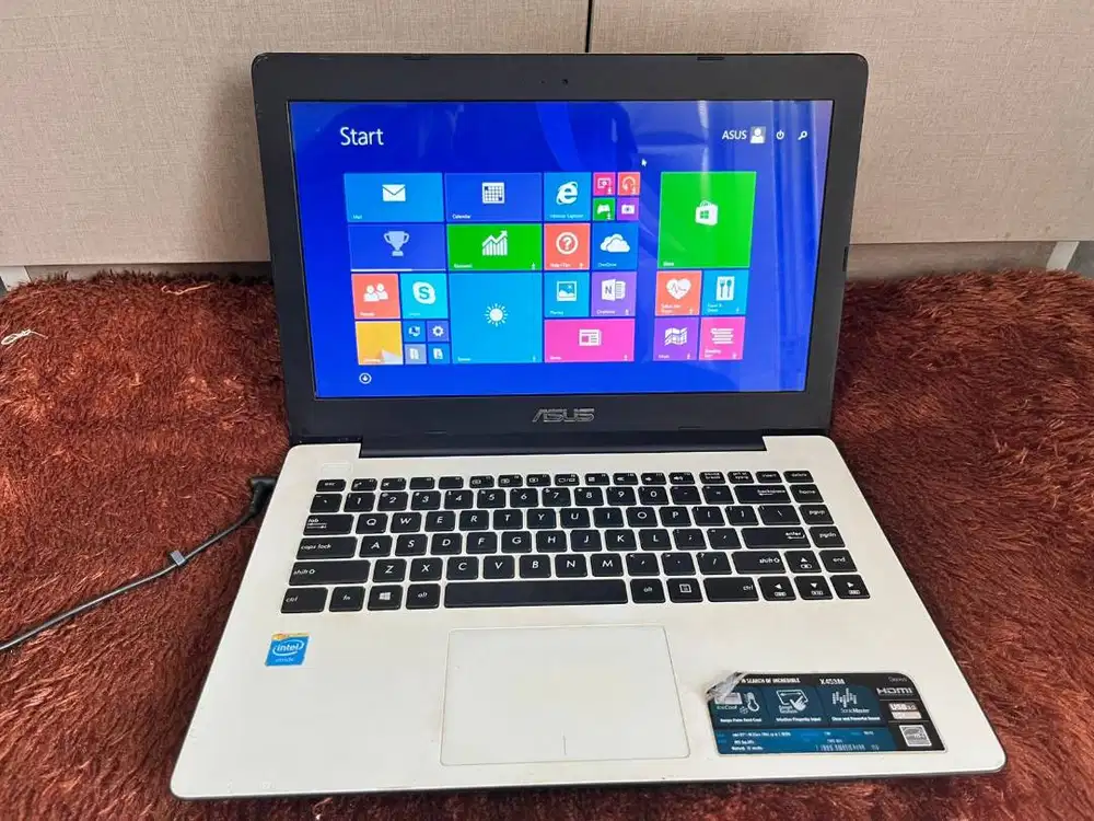 Laptop asus x453m putih  Uk 14inch Windows 8.1 pro 64bit(bisa request