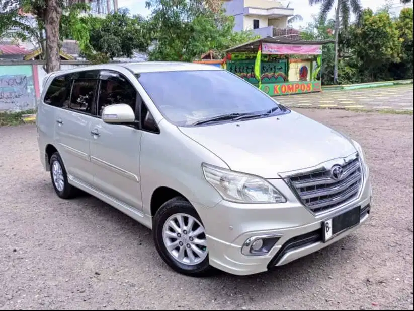 Toyota innova 2.0 V luxury AT Matic 2013 Silver 2014 g istimewa Low km