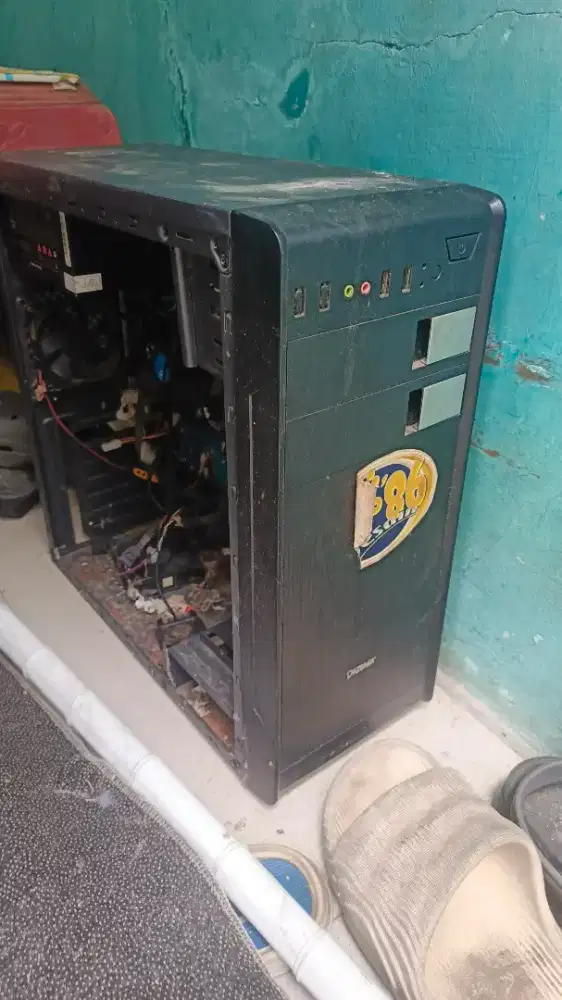 Jual cepat borongan 2 PC + Monitor Apa adanya Borongan Murah