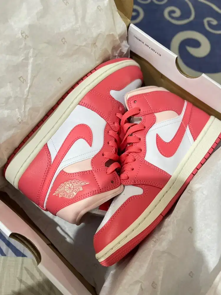 NEW ! Jordan 1 Mid Strawberries and Cream