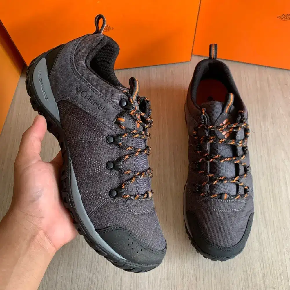 Columbia Peakfreak Venture Outdoor Shoes Hiking Sepatu Pria Size 43