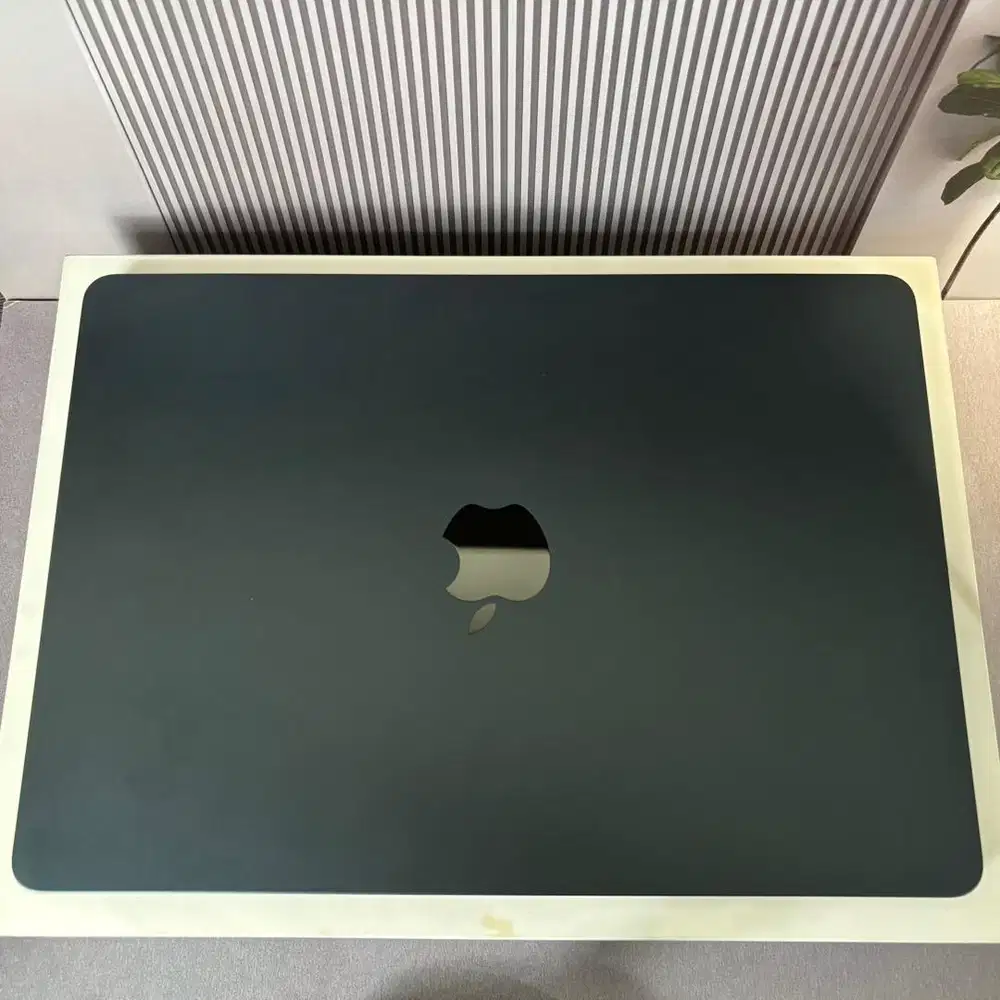 Macbook Air M2 16/256GB ibox