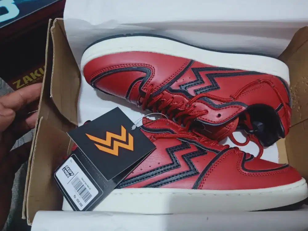 sepatu pria terbaru gundam