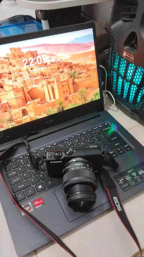 DIJUAL MURAH SEGERA LAPTOP ACER DAN CAMERA CANON M100