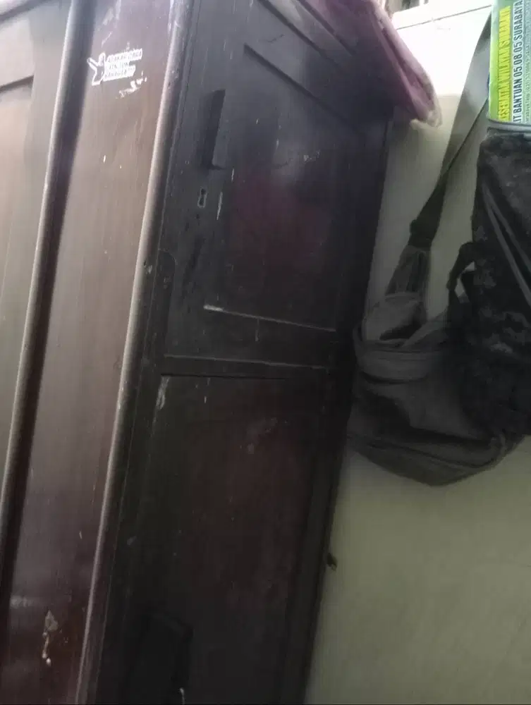 lemari kayu jati kaca