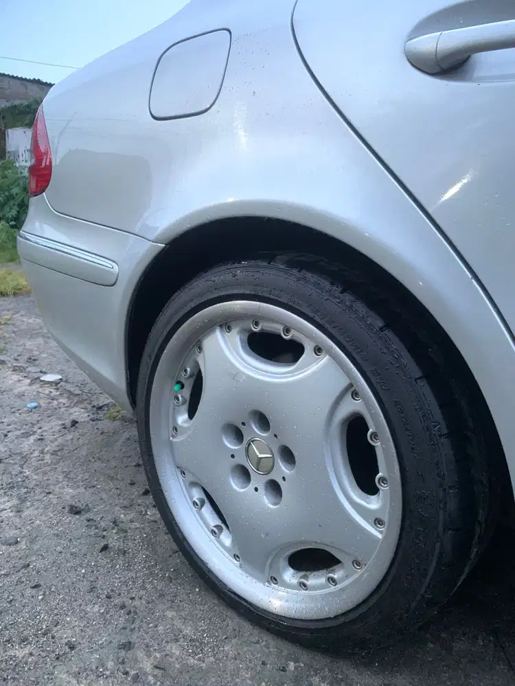 Mercedes-Benz E260 2004 Bensin