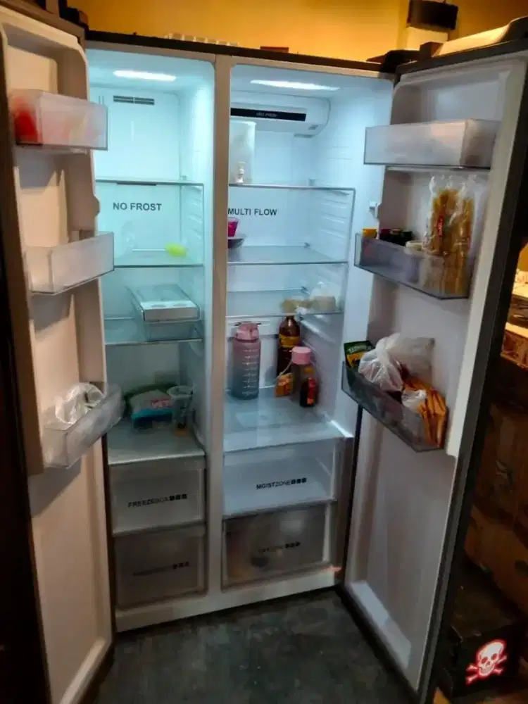 Kulkas Aqu side by side