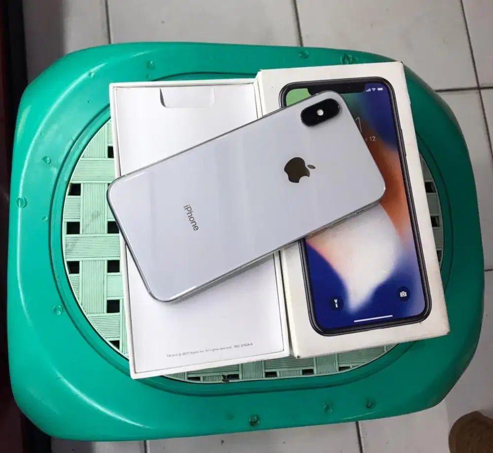 Iphone 64GB Resmi ibox Fullset