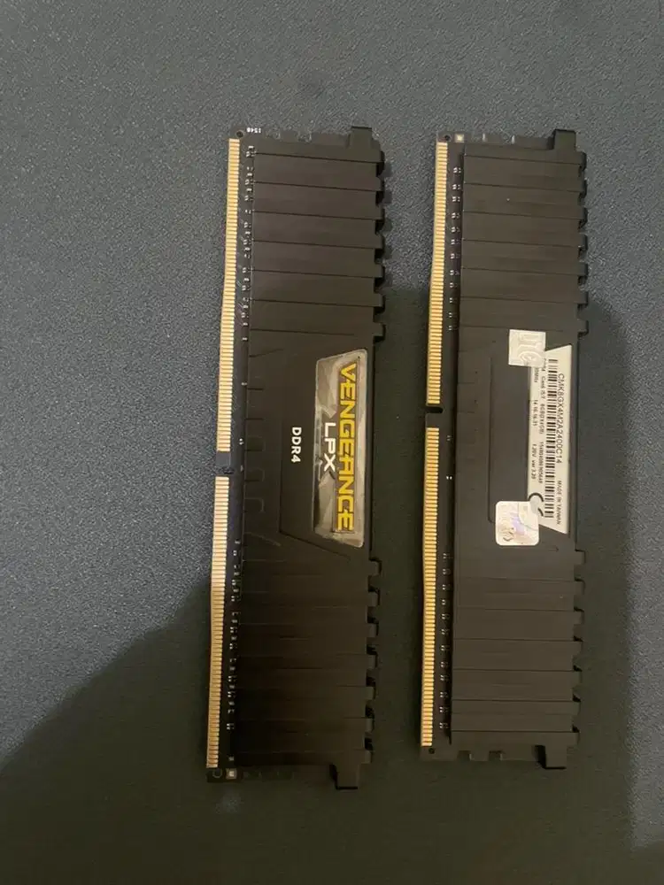 x 4gb Ram ddr4 2400mhz CMK8GX4M2A2400C14 corsair vegeance Ipx