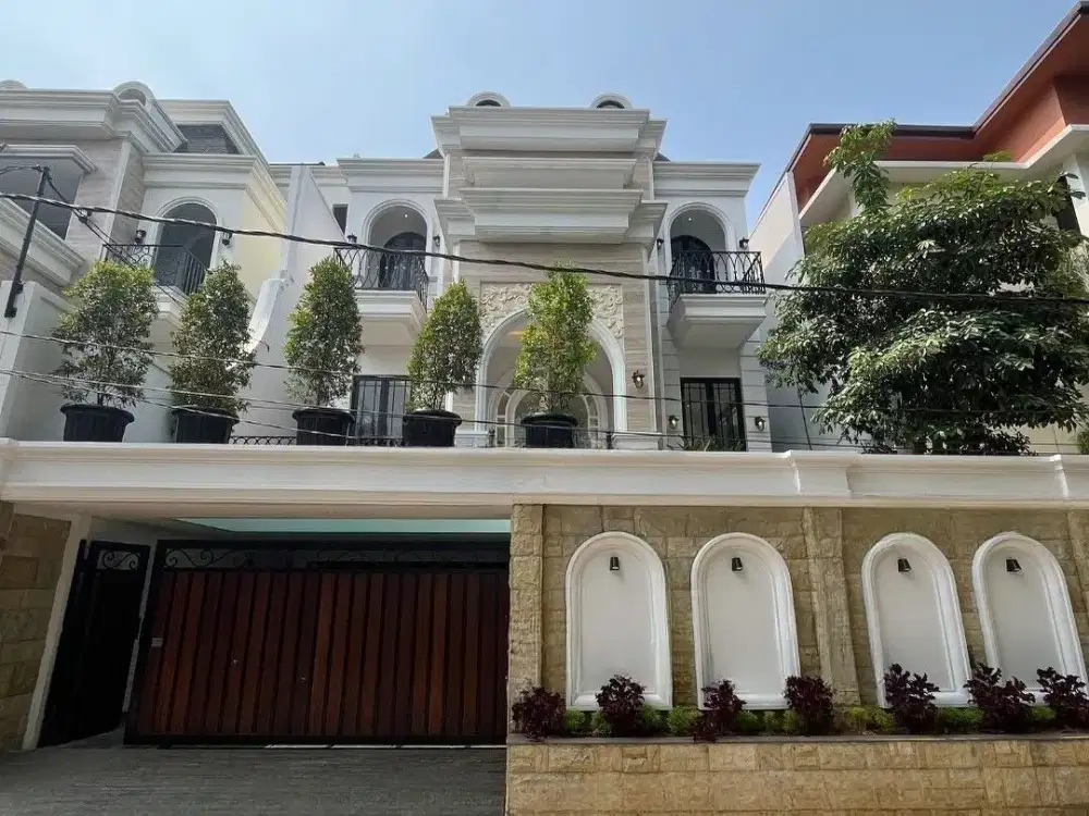 Rumah Dijual Cilandak. Mewah & Baru. Ada Lift, Pool. NEGO