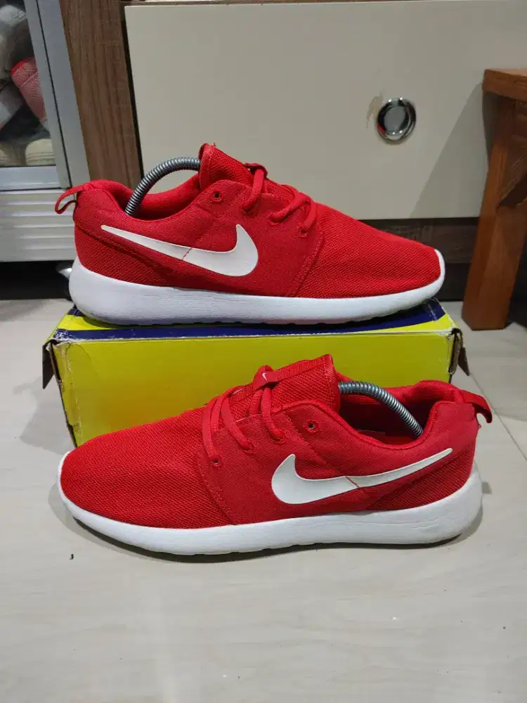 Sepatu Nike roshe one low preloved size 44