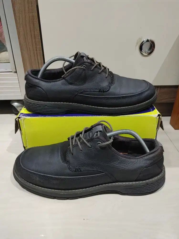 Sepatu kulit merrell preloved size 44 insole