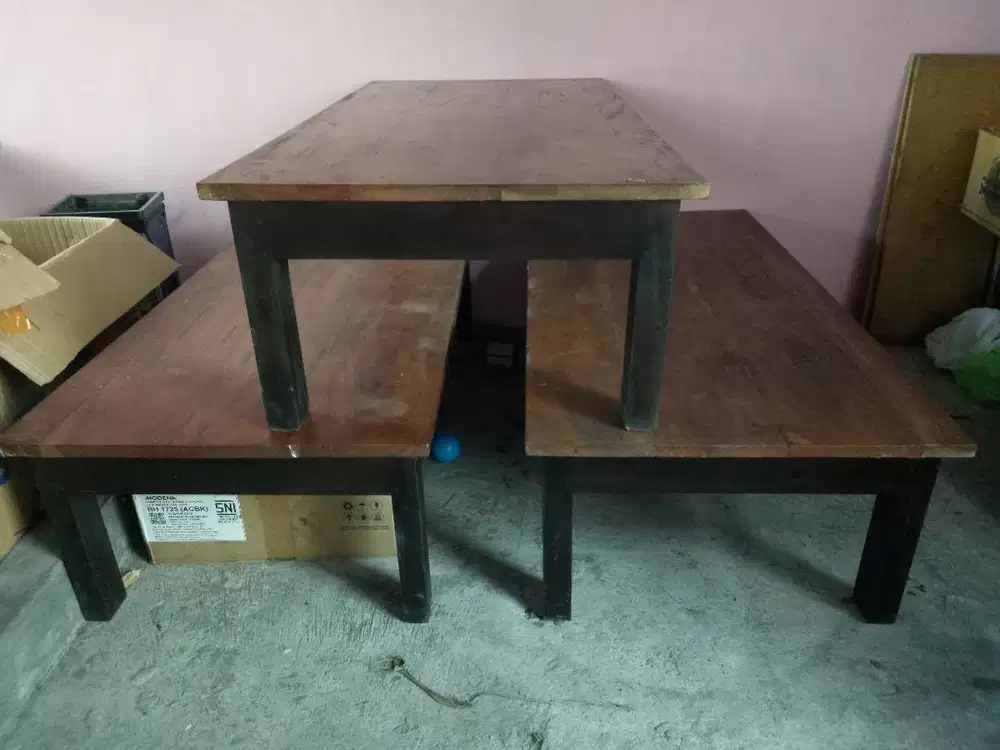 MEJA LESEHAN MASIH SEPERTI BARU