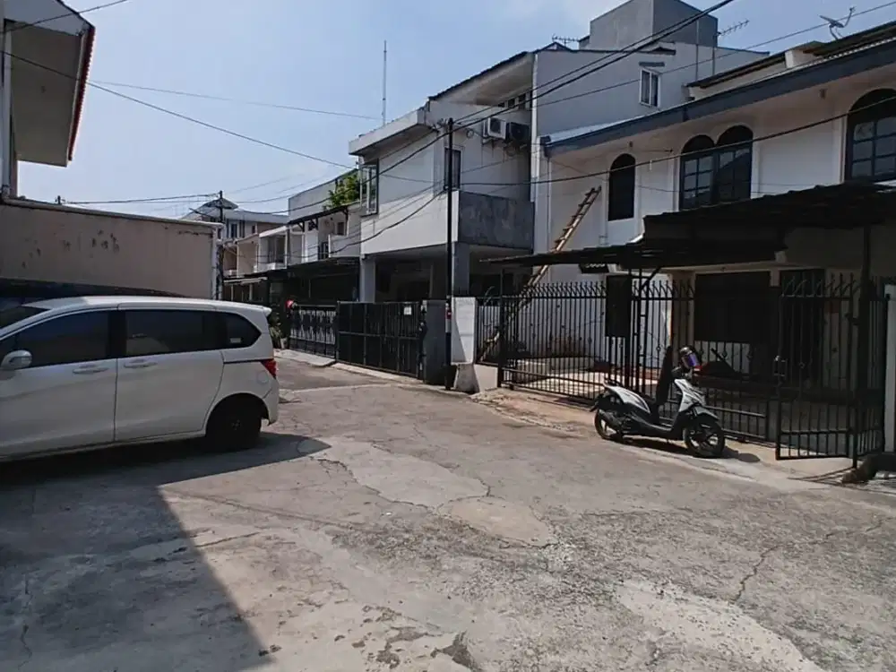 DISEWA RUMAH PERMATA BIRU KELAPA GADING UKU 9X15 RAP 2 LTI STRATEGIS KOSONGAN