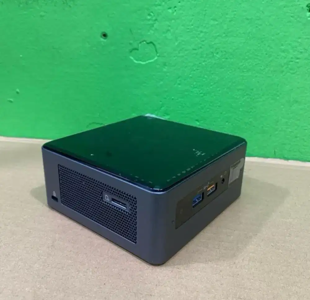 PC Mini - Intel NUC8i3BEH