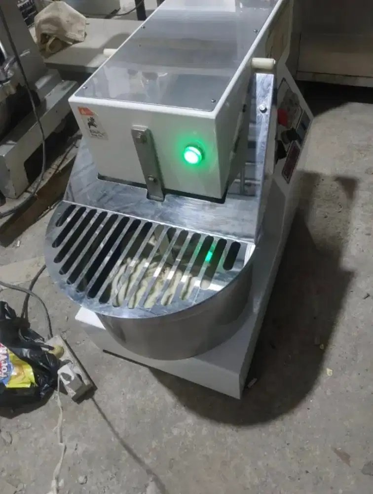 Spiral mixer 5 kg tepung merk Sung Hong Taiwan