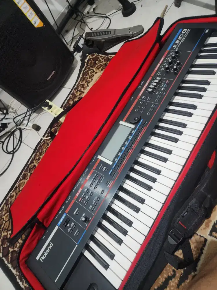 Synthesizer Roland Juno G
