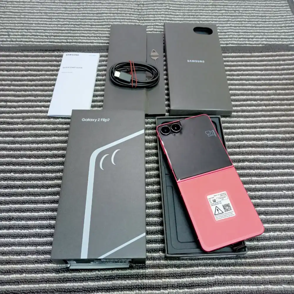 Samsung Galaxy Z Flip 7 12-512gb pake 2 Bln 99% like new resmi sein