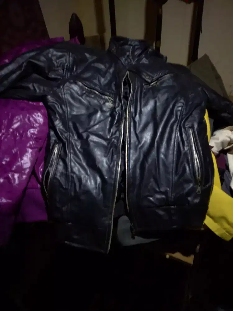 Jaket bahan sintesis