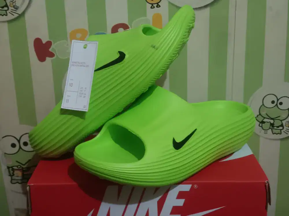 Sendal Nike ReactX Rejuven8 Slides in the Green Strike colorway