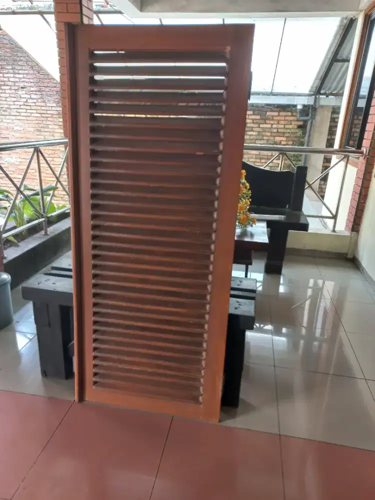 DAUN JENDELA KAYU JATI ASLI.