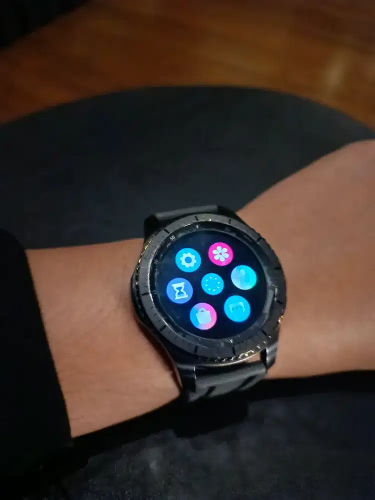 SAMSUNG GEAR S3 MASIH BAGUS SEMUA BATANGAN JUAL CEPET BU